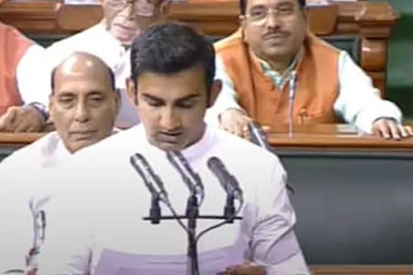 क्रिकेटर से नेता बने BJP सांसद गौतम गंभीर ने ग्रहण की शपथ