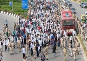 NMC बिल: दिल्ली समेत देशभर के डॉक्टर तीसरे दिन भी हड़ताल पर