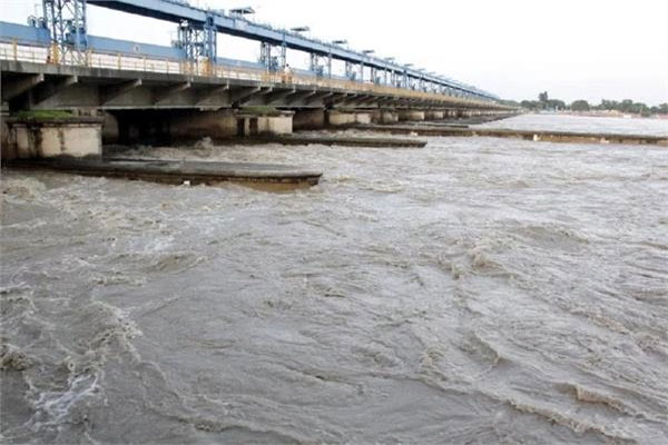 गंगा-यमुना का बढ़ा जलस्तर, कई राज्यों में बारिश का अलर्ट