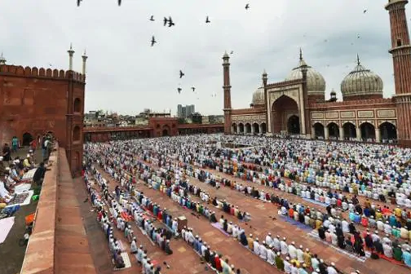 आज देशभर में मनाई जा रही है बकरीद, जामा मस्जिद में अदा की गई ईद की नमाज