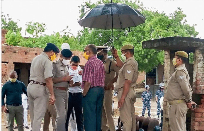 कानपुरः बिकरू गोलीकांड में 37 पुलिसकर्मी दोषी, DGP से एक्शन की सिफारिश