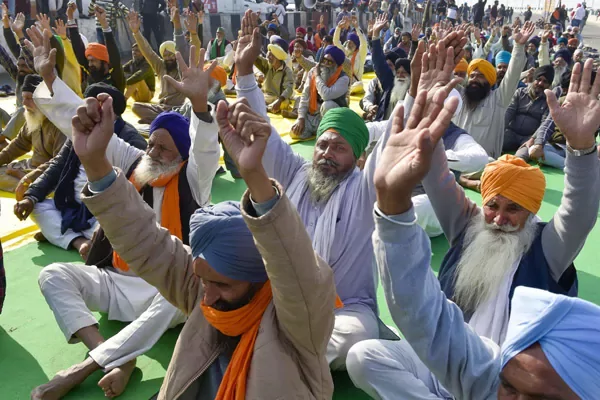 किसानों की भूख हड़ताल शुरू, केंद्र ने कहा- अगले दौर की बातचीत के लिए तय करें तारीख; 10 बड़ी बातें