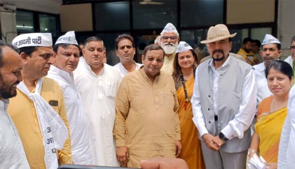 कांग्रेसी नेता ओमपाल टोंगर समर्थकों सहित हुए ‘आप’ पार्टी में शामिल