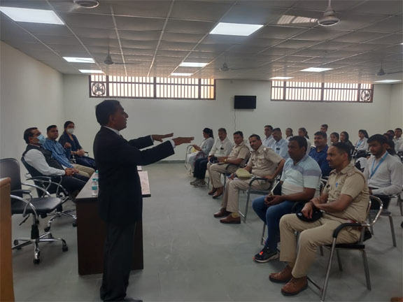 जिला विधिक सेवा प्राधिकरण द्वारा “किशोर न्याय अधिनियम 2015” पर आयोजित किया सेमिनार: सीजेएम मंगलेश कुमार चौबे