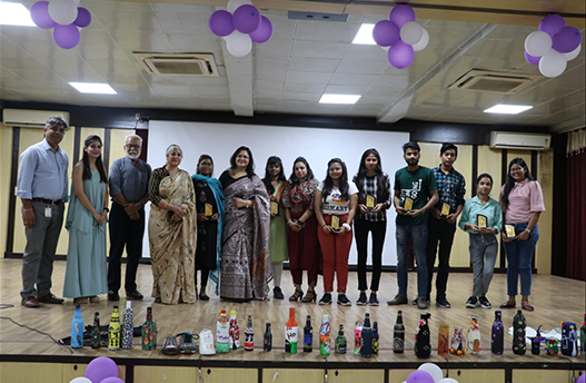 वर्ल्ड आर्ट डे के अवसर पर डी॰ए॰वी॰ शताब्दी महाविद्यालय में हुआ कला प्रतियोगिता का आयोजन