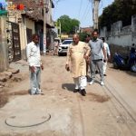 Cabinet Minister Moolchand Sharma visited the Ballabhgarh assembly constituency and took stock of the condition of the roads in the colonies.