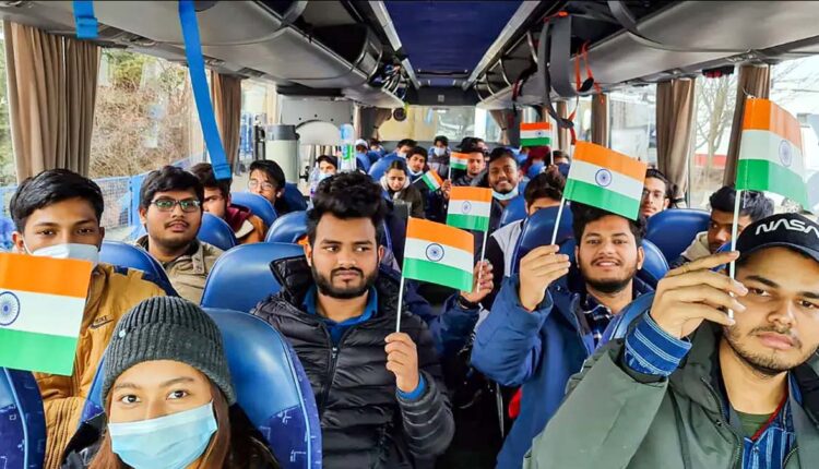 रूस-यूक्रेन युद्ध से छात्र-छात्राओं का भविष्य अधर में लटका