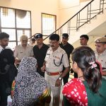 जिला पुलिस अधीक्षक, पलवल ने अपने कार्यालय से बाहर लगाया जनता दरबार