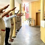 आतंकवाद विरोधी दिवस पर पुलिस आयुक्त ने अपने कार्यालय में पुलिस कर्मियों को दिलाई शपथ
