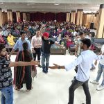 डी.ए.वी. शताब्दी महाविद्यालय एलुमिनी सीरीज के तहत आयोजित सेमीनार में एन. एस. डी., वाराणसी के डायरेक्टर, रामजी बाली ने पढ़ाया रंगमंच के जरिये जीवन का पाठ