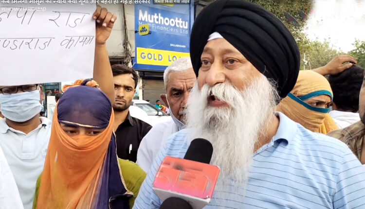 रेप के आरोपियों की गिरफ्तारी को लेकर सडक़ पर उतरी पीडि़ता