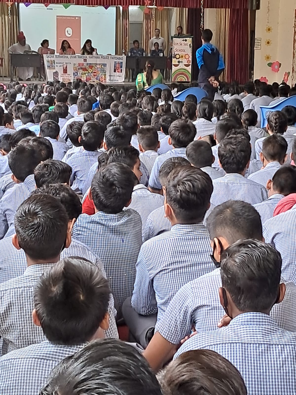 विद्यार्थियों को भ्रूण हत्या, दहेज उत्पीड़न, साइबर, यातायात नियमों तथा गुड व बेड टच के बारे में किया जागरूक