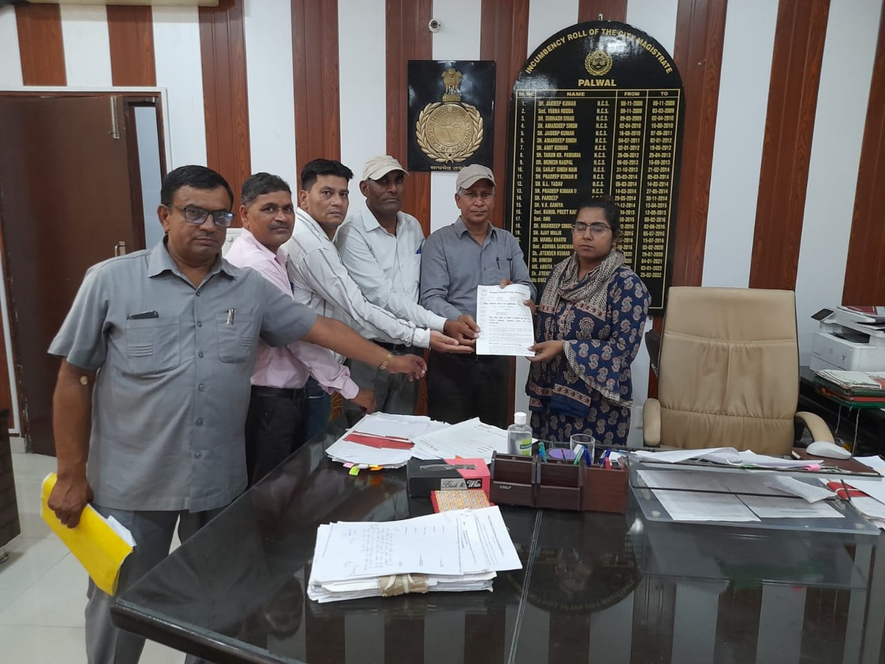 सोसायटी ने अपनी मांगों को लेकर मुख्यमंत्री के नाम सौंपा ज्ञापन