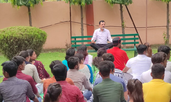 स्वस्थ तन एवं संतुलित मन के लिए नियमित योग परमावश्यक -डॉ० रवि हांडा