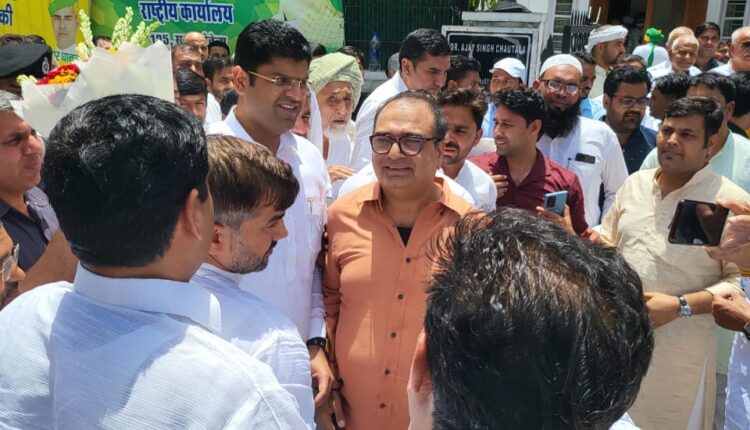 नवनिर्वाचित चेयरमैन संजय मनोचा और जजपा जिला अध्यक्ष राजेश भाटिया ने उपमुख्यमंत्री दुष्यंत चौटाला से की मुलाकात कर जताया आभार