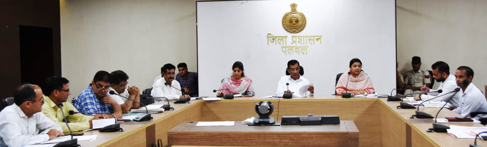 सीएम विंडो की शिकायतों व सरल पोर्टल पर प्राप्त आवेदनों का अधिकारी निर्धारित समयावधि में करें निपटारा : नगराधीश द्विजा