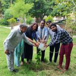 आओ हम सब संकल्प लें ज्यादा से ज्यादा पेड़ - पौधे लगाएं : आशा भारद्वाज