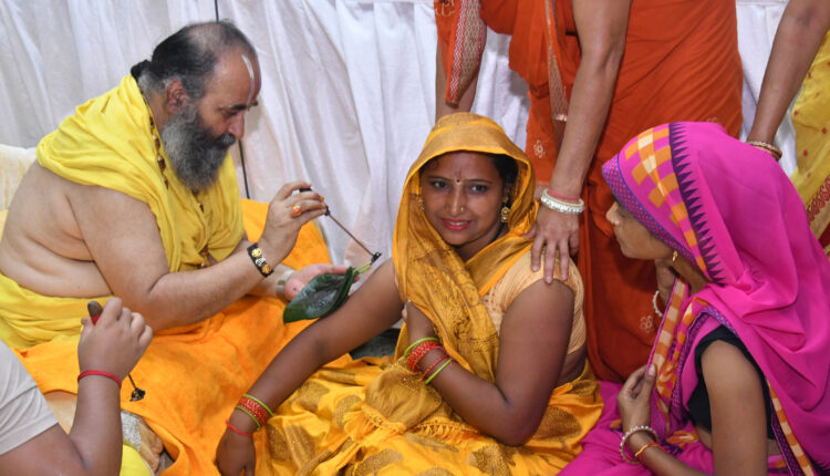 दीक्षित शिष्य नर्कों के कष्टों से बच जाता है : स्वामी पुरुषोत्तमाचार्य