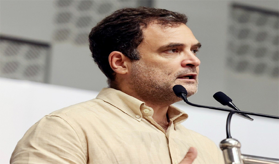 केंद्र सरकार पर राहुल का निशाना, बोले- जनता की आवाज दबाई जा रही है, तानाशाही पर सत्य भारी पड़ेगा