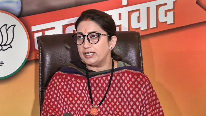 स्मृति ईरानी की पुत्री गोवा में चला रहीं अवैध बार, पीएम अपनी मंत्री को बर्खास्त करें: कांग्रेस