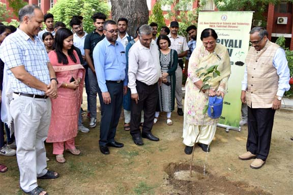 Along with studies, now students will have to compulsorily do 'plantation'