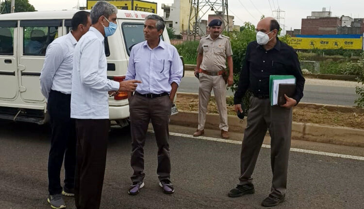 सीईओ एफएमडीए सुधीर राजपाल ने एफएमडीए द्वारा संचालित विकास कार्यों का निरीक्षण किया