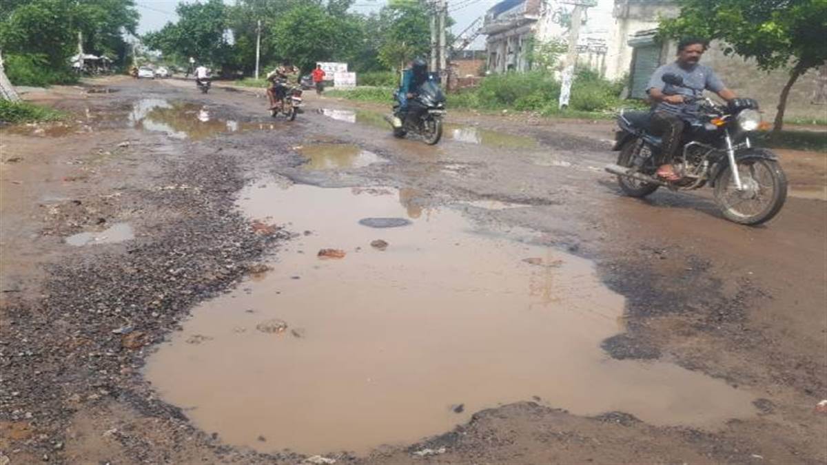 सीएम की घोषणा के बाद भी नहीं मिली सड़क के टेंडर की अनुमति