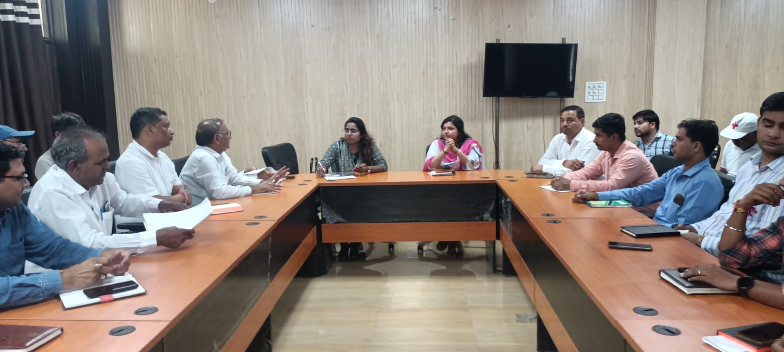 Independence day समारोह के सफल आयोजन हेतु संबंधित विभाग के अधिकारियों की बैठक