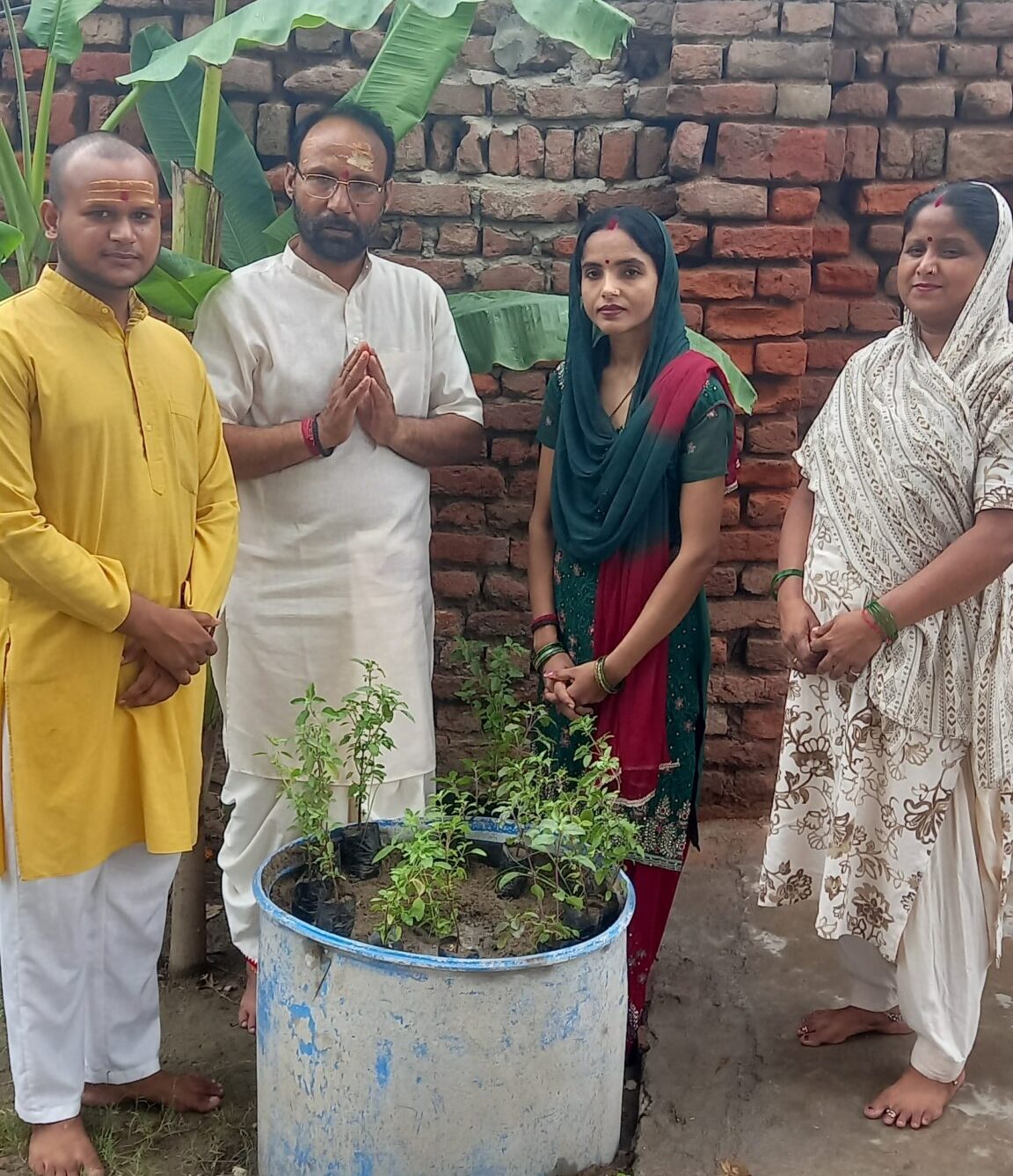 श्वेत एवं श्यामा तुलसी जी के मकरंद से हर घर होगा सुवासित : डॉ.आर एन सिंह