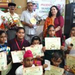 किरण क्लासेस की फाउंडर द्वारा चित्रकला प्रतियोगिता का आयोजन