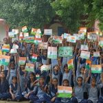 हर घर तिरंगा – घर घर तिरंगा, छात्राओं ने स्वयं बनाए ध्वज