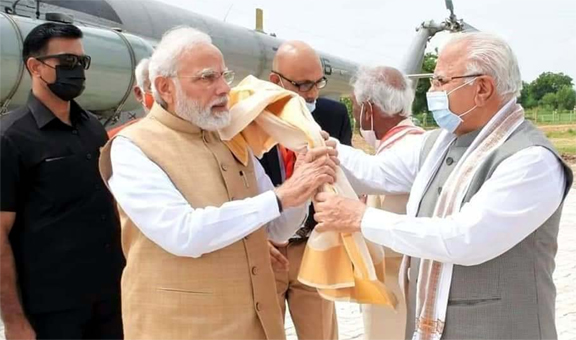 प्रधानमंत्री श्री नरेंद्र मोदी ने फिर थपथपाई मुख्यमंत्री श्री मनोहर लाल की पीठ
