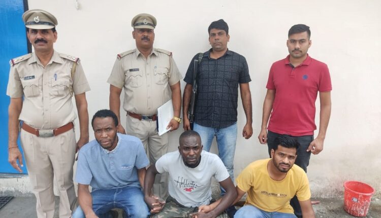 नाइजीरियन व्यक्तियों के आधार कार्ड बनाने वाले गिरोह का भड़ाफोड़