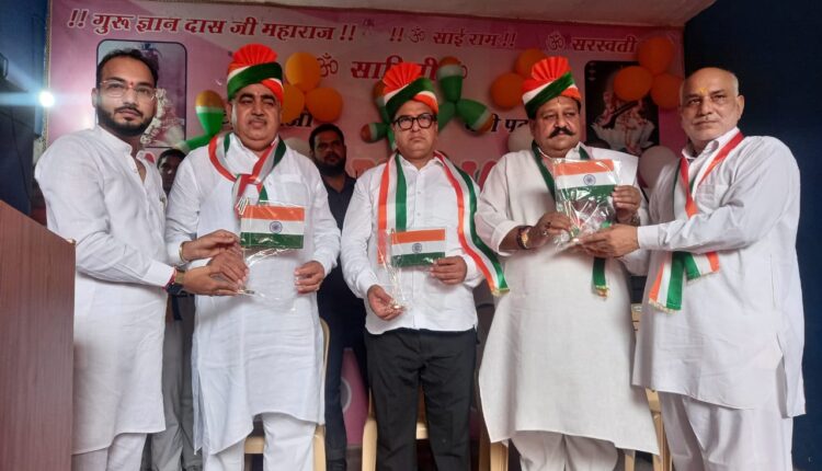 ज्ञानदीप विद्यालय द्वारा अमृत महोत्सव पर हर घर तिरंगा समारोह में जजपा जिलाध्यक्ष राजेश भाटिया हुए शामिल