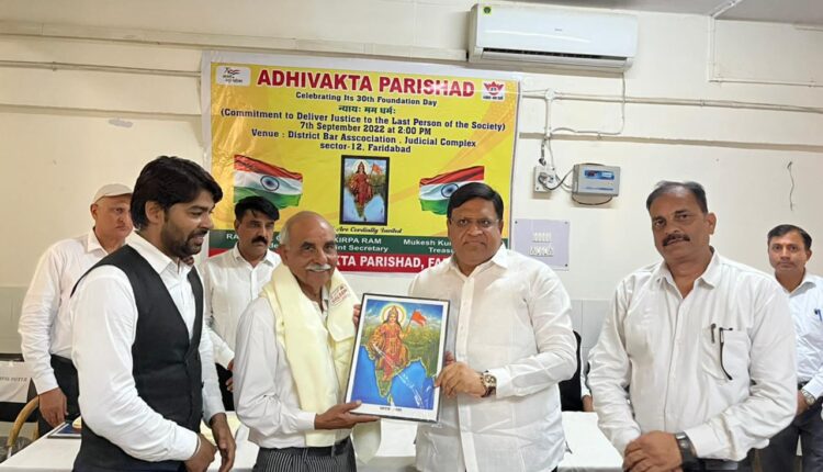 अधिवक्ता परिषद के 30 वें स्थापना दिवस के उपलक्ष्य पर बतौर मुख्यातिथि पहुंचे- पूर्व उद्योग मंत्री विपुल गोयल।