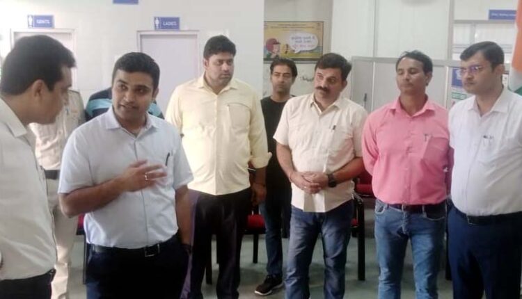 उपायुक्त विक्रम ने सरल केंद्र का औचक निरीक्षण किया