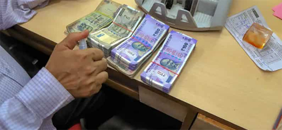 केंद्रीय कर्मचारियों को 4% महंगाई भत्ता: एक करोड़ से ज्यादा कर्मचारियों-पेंशनर्स को फायदा