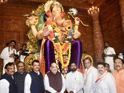 मुंबई में गृहमंत्री शाह की सुरक्षा में चूक:खुद को आंध्र सांसद का PA बताकर घंटों तक गृहमंत्री के इर्द-गिर्द घूमता रहा व्यक्ति, गिरफ्तार