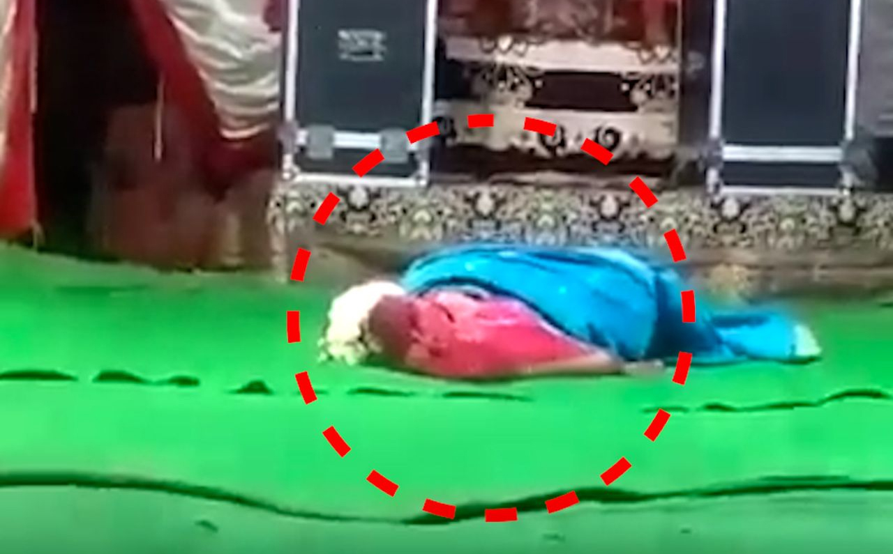 डांस करते वक्त आर्टिस्ट की अटैक से मौत:स्टेज पर गिरा तो लोग परफॉर्मेंस समझे