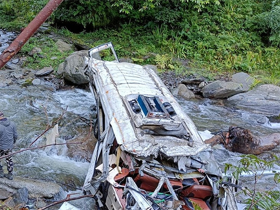 कुल्लू में सड़क हादसे में 7 की मौत, 10 घायल