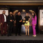 अभिनेत्री अमीषा पटेल ने गौतम क्लिनिक के डायरेक्टर डॉ. इंद्रजीत सिंह गौतम को नेशनल यूथ आईकॉन अवार्ड 2022 से किया सम्मानित