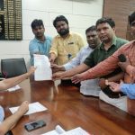 मांगों को लेकर निगम कर्मचारियों ने निगमायुक्त को सौंपा मांगपत्र