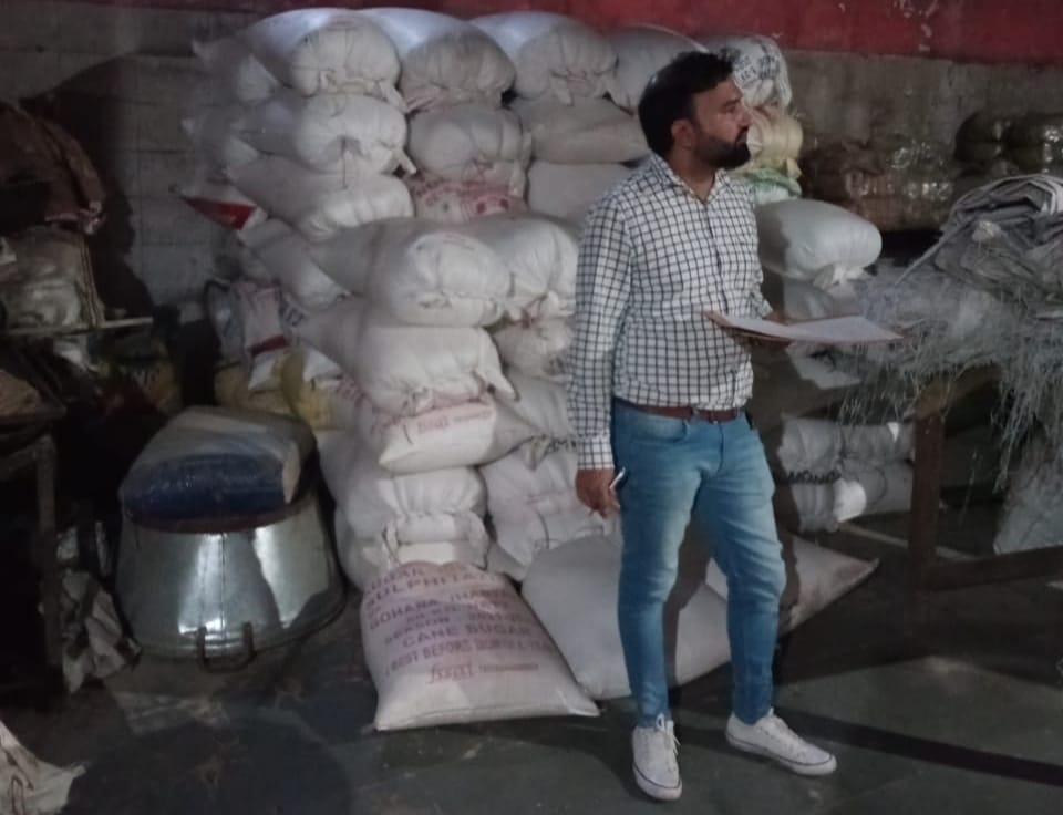 CM फ्लाइंग फरीदाबाद द्वारा फिर पकड़ा गया राशन डीपो का घालमेल