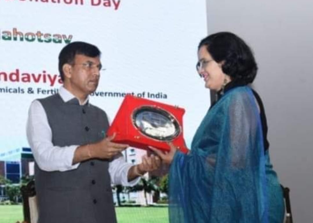ग्रेटर फरीदाबाद की प्रियंका को केंद्रीय स्वास्थ्य मंत्री ने सम्मानित किया