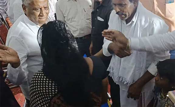 भाजपा के मंत्री ने महिला को मारा थप्पड़
