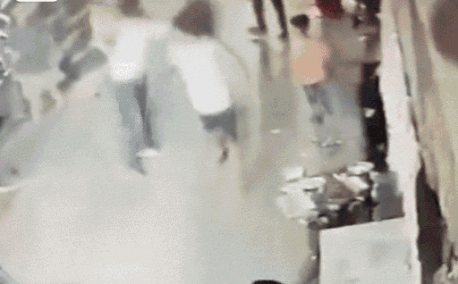 कार ड्राइवर ने तीन लोगों को कुचला: दिल्ली में हुआ था मामूली विवाद, लोगों ने समझाया, नहीं माना, रौंदते हुए चला गया