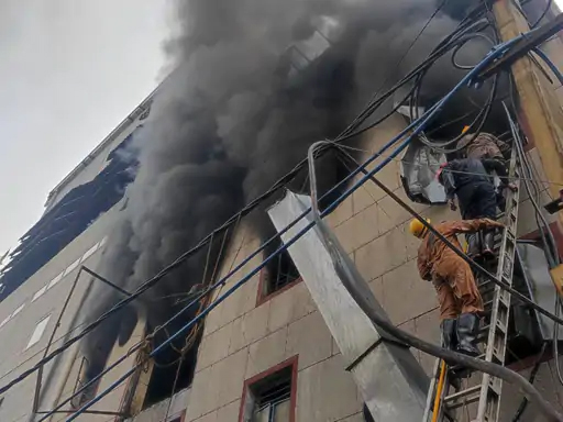 दिल्ली की फुटवियर फैक्ट्री में आग, 2 की मौत