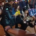 लड़की को लात-घूंसों और बेल्ट से पीटा, इंदौर में बीच चौराहे पर टूट पड़ी चार लड़कियां