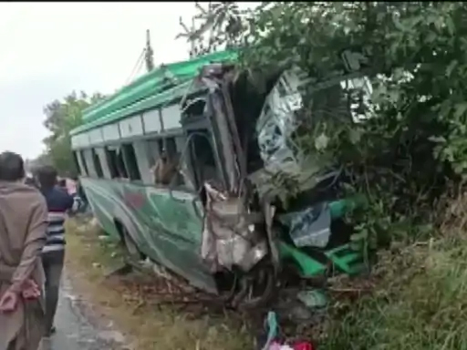 जम्मू-कश्मीर में बस हादसा, 3 की मौत: जम्मू-पठानकोट हाइवे पर 2 बसें टकराईं, 17 यात्री घायल; ओवरस्पीड के कारण हुआ एक्सिडेंट