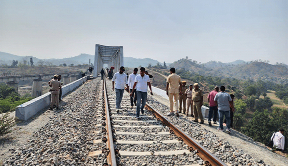 उदयपुर-अहमदाबाद रेलवे ट्रैक उड़ाने की साजिश: पुल पर डेटोनेटर से ब्लास्ट, PM मोदी ने 13 दिन पहले किया था उद्घाटन